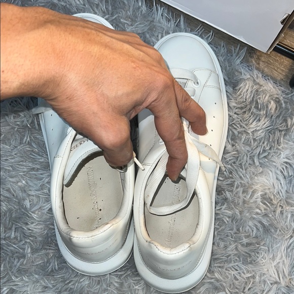 Alexander McQueen White Sneakers with Leather Upper and Rounded Toe - Picture 5 of 6